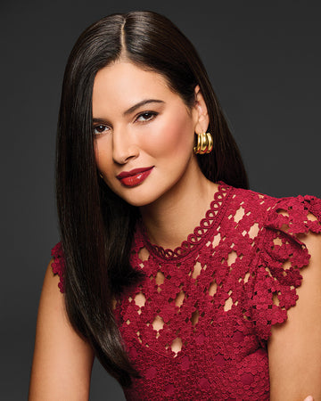 Unmatched 18" | Raquel Welch